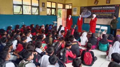 Turun Langsung Hj. Sinta Istiqomah Solemede dan Team IWANI Sosialisasi Stop Bullying di SDN Karang Rahayu 04: Wujud Pemberdayaan Perempuan dan Anak